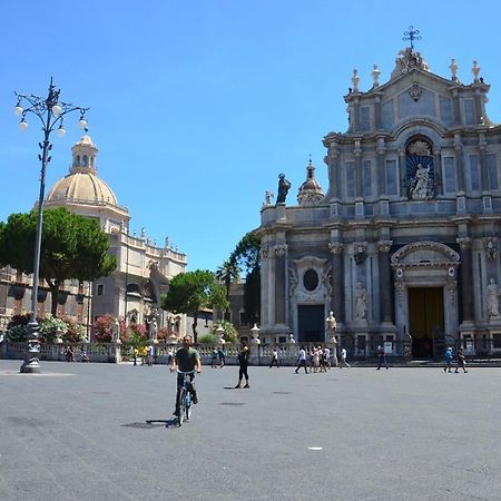 Tre Stelle Al Duomo Panzió Catania-Fontanarossai nemzetközi repülőtér Kültér fotó