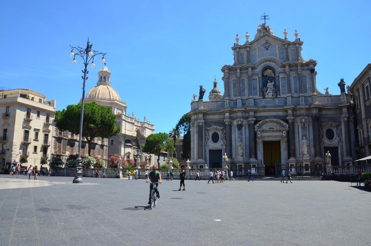 Tre Stelle Al Duomo Panzió Catania-Fontanarossai nemzetközi repülőtér Kültér fotó